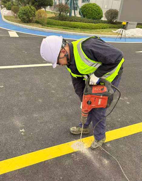 地面钻孔注入地质聚合物-沉降地坪抬升施工