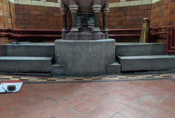 地面开裂或局部沉降塌陷