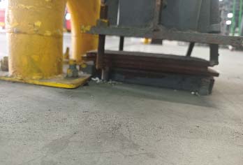 结构或基础连接部位出现异常变形或错位